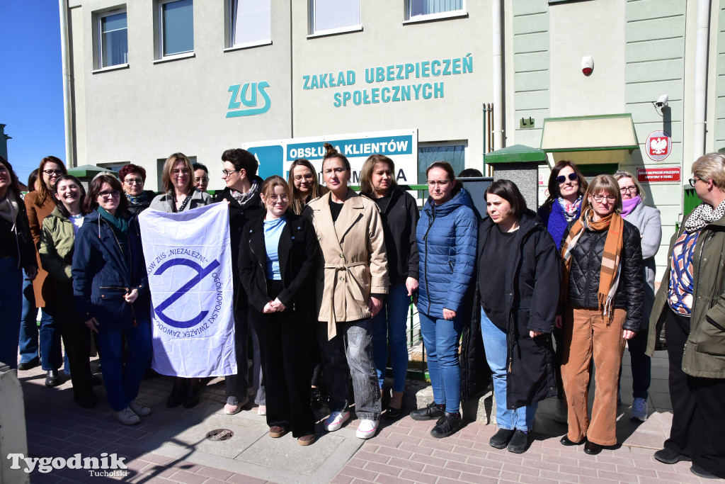 Tuchola: Protest pracowników inspektoratu Zakładu Ubezpieczeń Społecznych