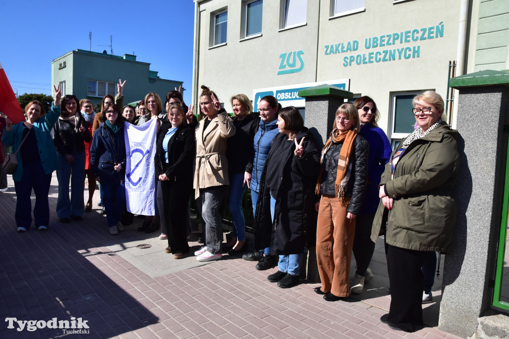 Tuchola: Protest pracowników inspektoratu Zakładu Ubezpieczeń Społecznych