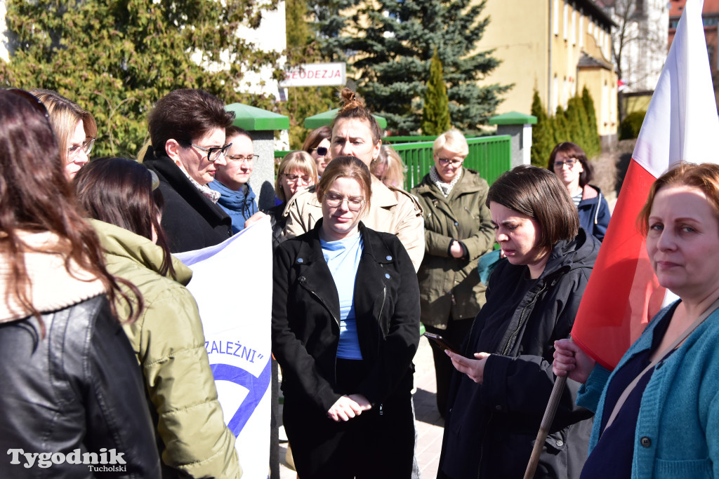 Tuchola: Protest pracowników inspektoratu Zakładu Ubezpieczeń Społecznych