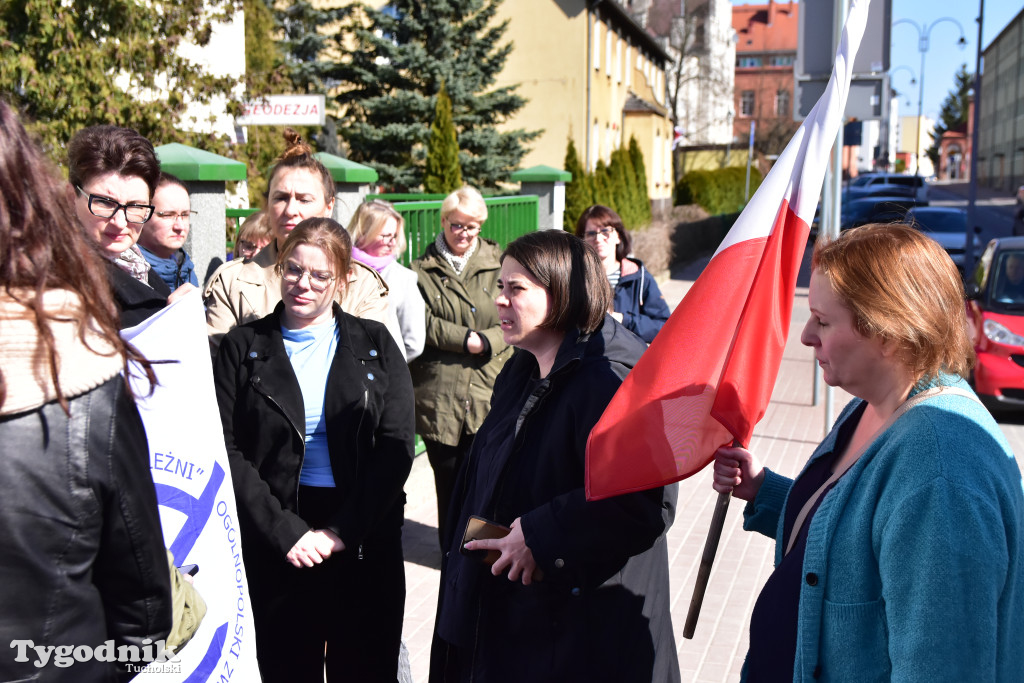 Tuchola: Protest pracowników inspektoratu Zakładu Ubezpieczeń Społecznych