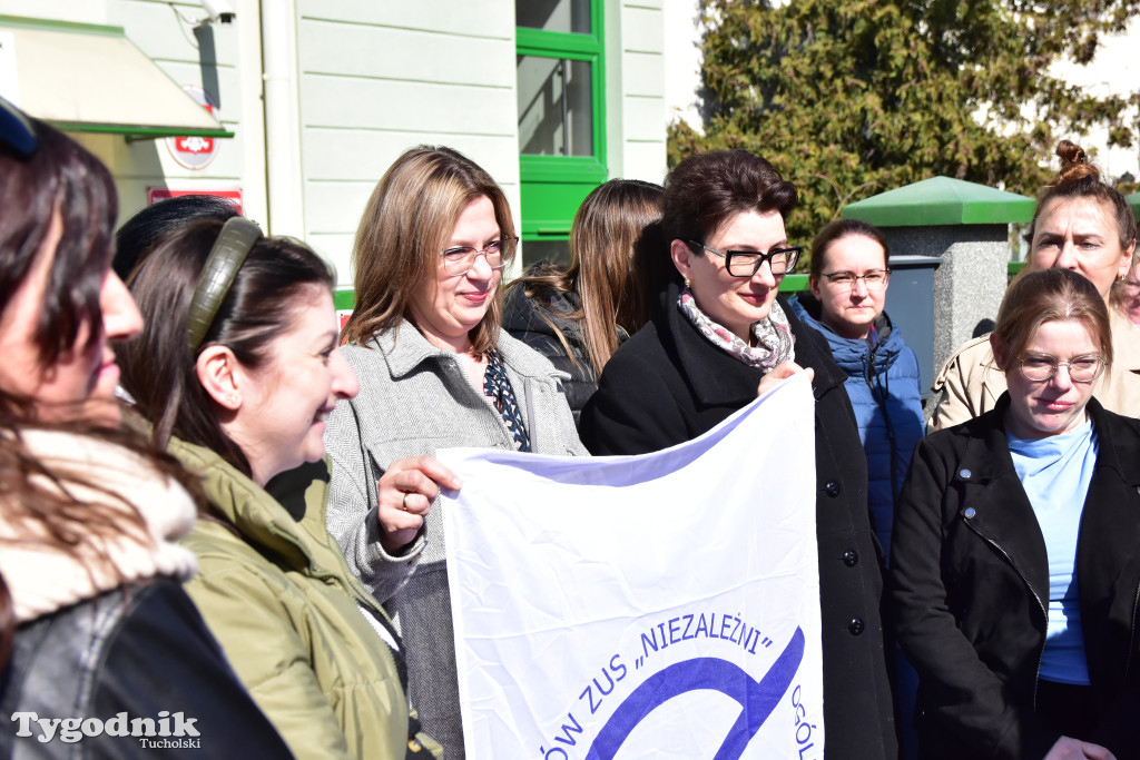 Tuchola: Protest pracowników inspektoratu Zakładu Ubezpieczeń Społecznych