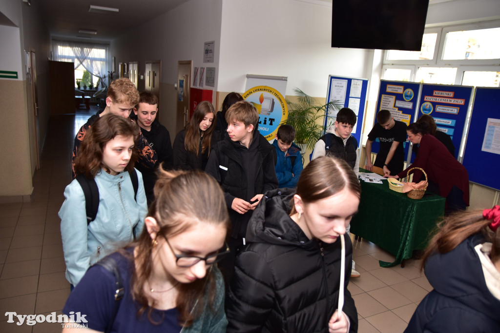 Zachęcają, aby od września kontynuować naukę w ich klasach. ZSLiT zaprosiło ósmoklasistów do swoich murów