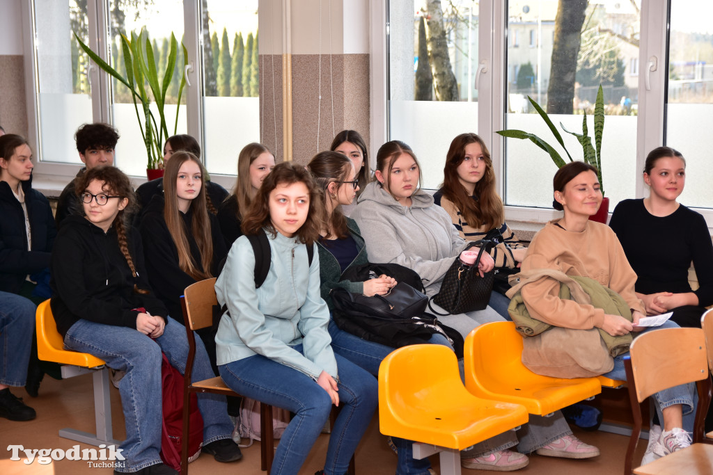 Zachęcają, aby od września kontynuować naukę w ich klasach. ZSLiT zaprosiło ósmoklasistów do swoich murów