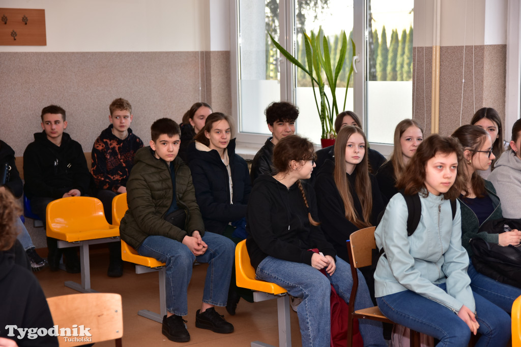 Zachęcają, aby od września kontynuować naukę w ich klasach. ZSLiT zaprosiło ósmoklasistów do swoich murów