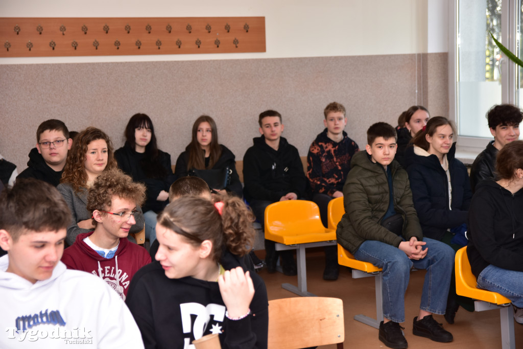 Zachęcają, aby od września kontynuować naukę w ich klasach. ZSLiT zaprosiło ósmoklasistów do swoich murów