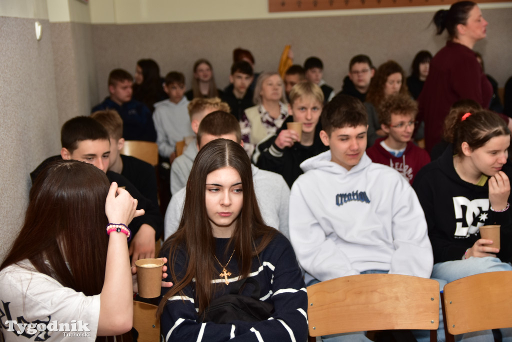 Zachęcają, aby od września kontynuować naukę w ich klasach. ZSLiT zaprosiło ósmoklasistów do swoich murów