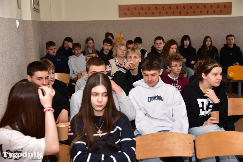 Zachęcają, aby od września kontynuować naukę w ich klasach. ZSLiT zaprosiło ósmoklasistów do swoich murów