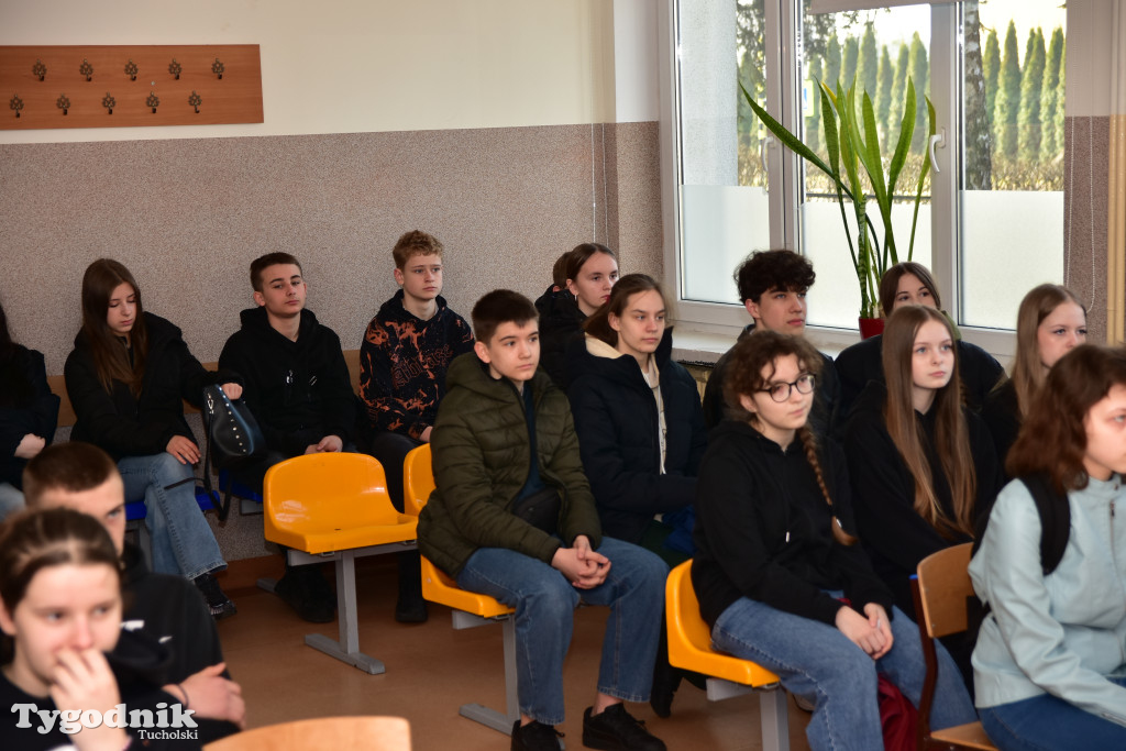 Zachęcają, aby od września kontynuować naukę w ich klasach. ZSLiT zaprosiło ósmoklasistów do swoich murów