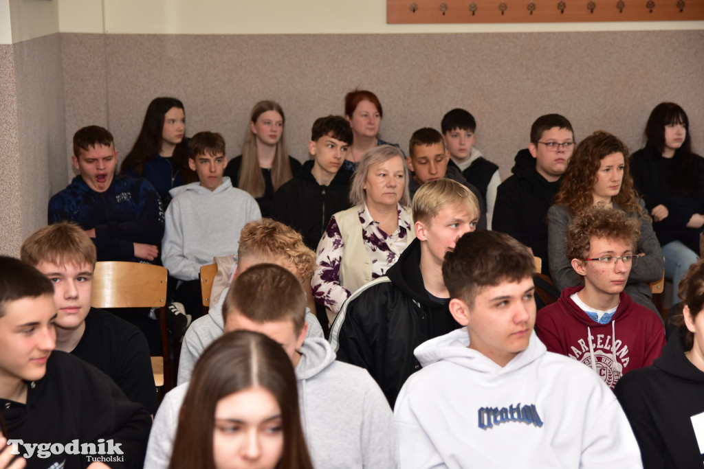 Zachęcają, aby od września kontynuować naukę w ich klasach. ZSLiT zaprosiło ósmoklasistów do swoich murów