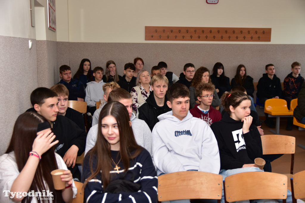 Zachęcają, aby od września kontynuować naukę w ich klasach. ZSLiT zaprosiło ósmoklasistów do swoich murów