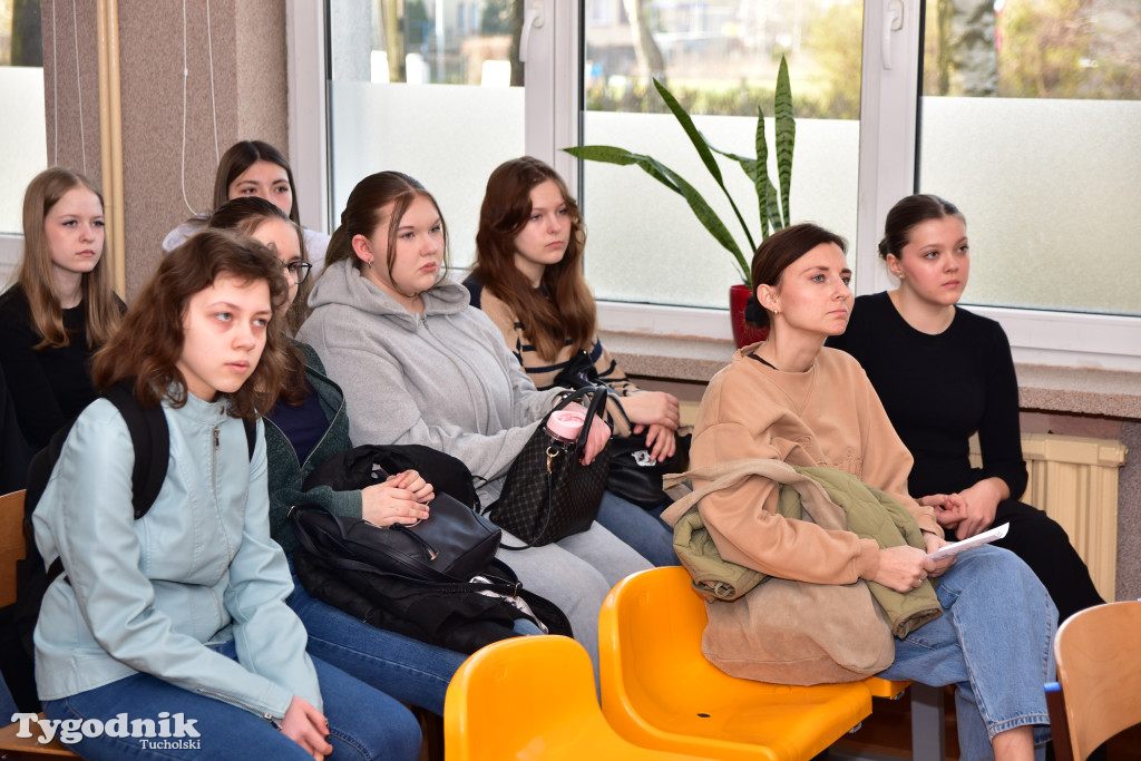 Zachęcają, aby od września kontynuować naukę w ich klasach. ZSLiT zaprosiło ósmoklasistów do swoich murów