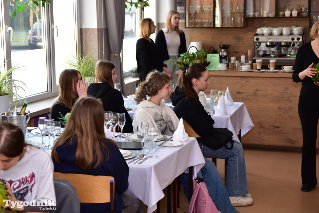 Zachęcają, aby od września kontynuować naukę w ich klasach. ZSLiT zaprosiło ósmoklasistów do swoich murów