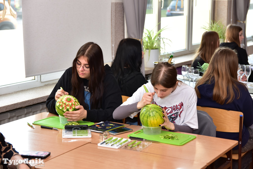 Zachęcają, aby od września kontynuować naukę w ich klasach. ZSLiT zaprosiło ósmoklasistów do swoich murów