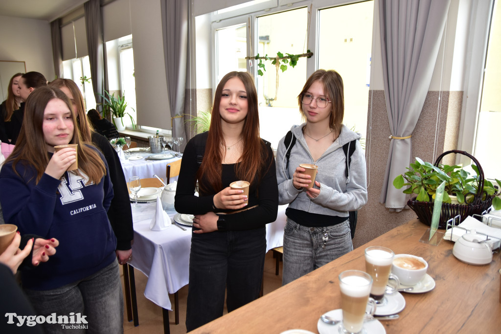 Zachęcają, aby od września kontynuować naukę w ich klasach. ZSLiT zaprosiło ósmoklasistów do swoich murów