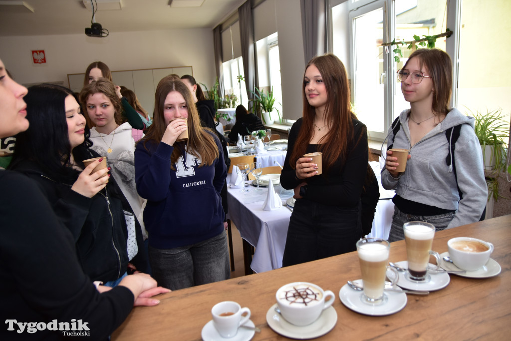 Zachęcają, aby od września kontynuować naukę w ich klasach. ZSLiT zaprosiło ósmoklasistów do swoich murów