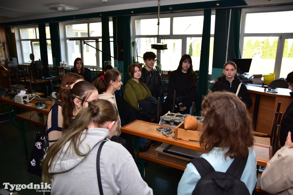 Zachęcają, aby od września kontynuować naukę w ich klasach. ZSLiT zaprosiło ósmoklasistów do swoich murów