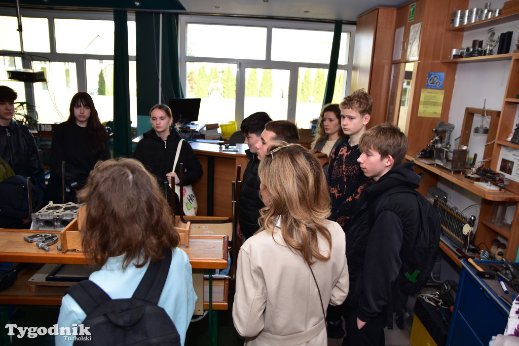 Zachęcają, aby od września kontynuować naukę w ich klasach. ZSLiT zaprosiło ósmoklasistów do swoich murów