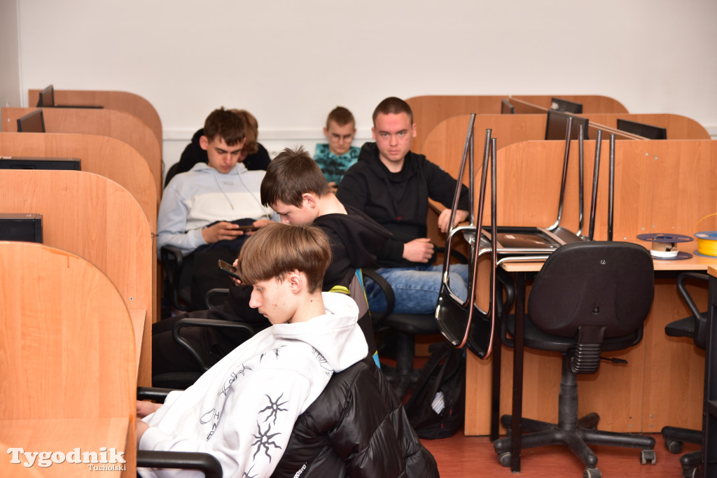 Zachęcają, aby od września kontynuować naukę w ich klasach. ZSLiT zaprosiło ósmoklasistów do swoich murów