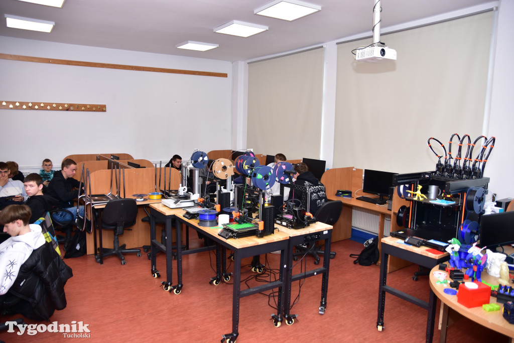 Zachęcają, aby od września kontynuować naukę w ich klasach. ZSLiT zaprosiło ósmoklasistów do swoich murów