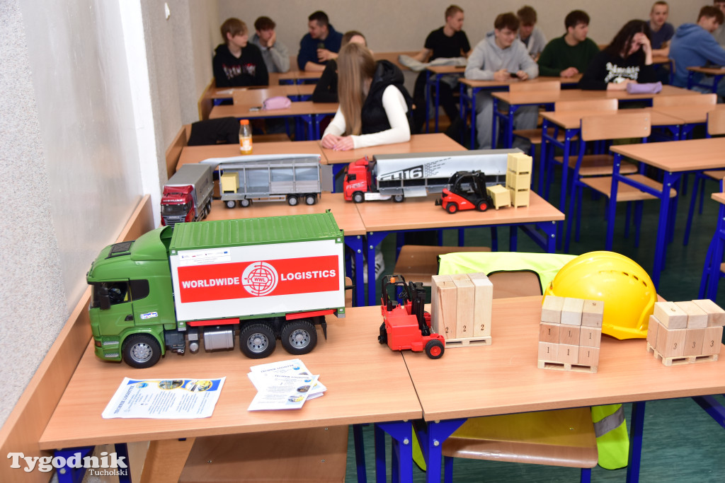 Zachęcają, aby od września kontynuować naukę w ich klasach. ZSLiT zaprosiło ósmoklasistów do swoich murów