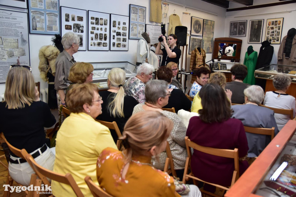 Wystawa o modzie  w Muzeum Borów Tucholskich