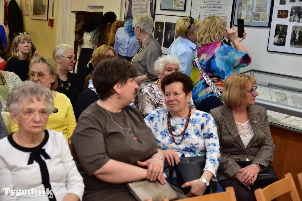 Wystawa o modzie  w Muzeum Borów Tucholskich