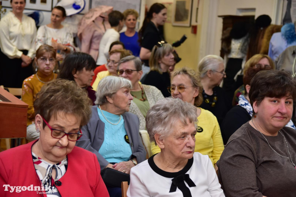 Wystawa o modzie  w Muzeum Borów Tucholskich