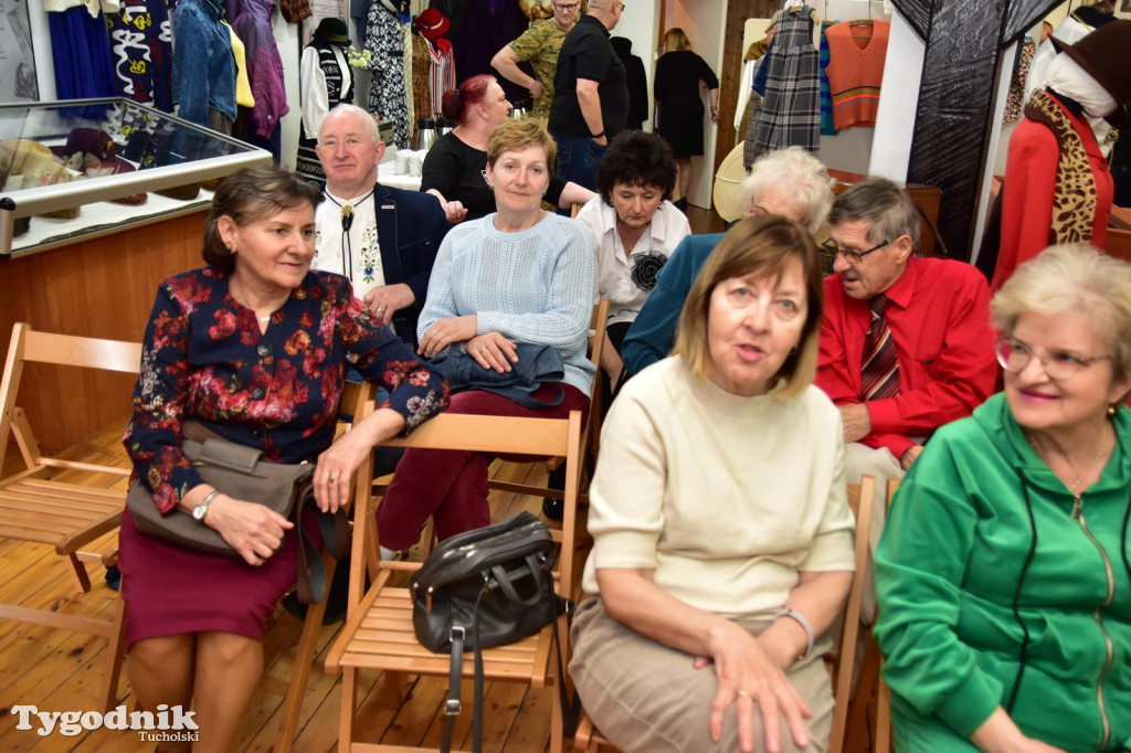 Wystawa o modzie  w Muzeum Borów Tucholskich