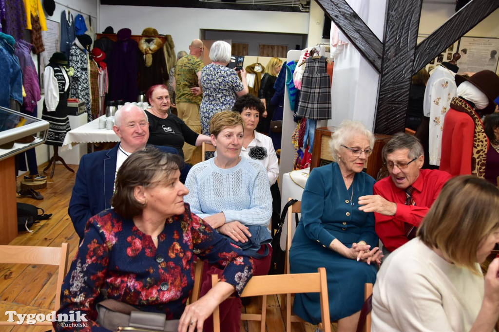 Wystawa o modzie  w Muzeum Borów Tucholskich