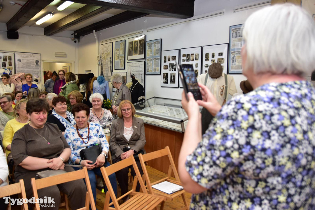 Wystawa o modzie  w Muzeum Borów Tucholskich
