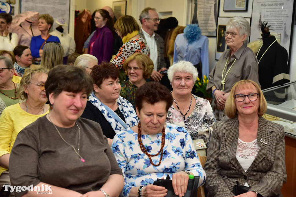 Wystawa o modzie  w Muzeum Borów Tucholskich