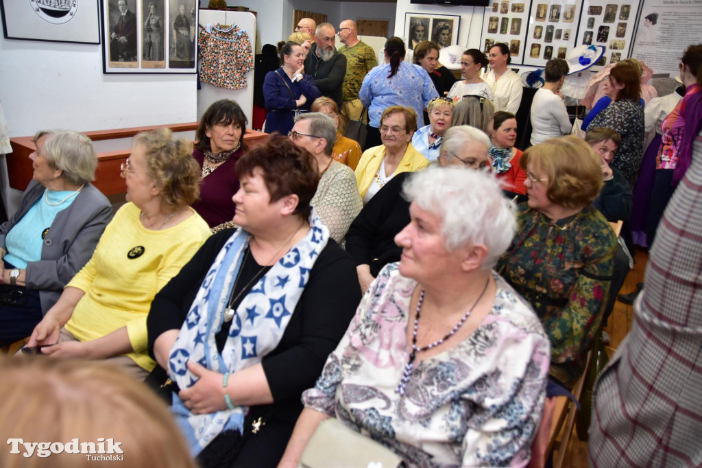 Wystawa o modzie  w Muzeum Borów Tucholskich