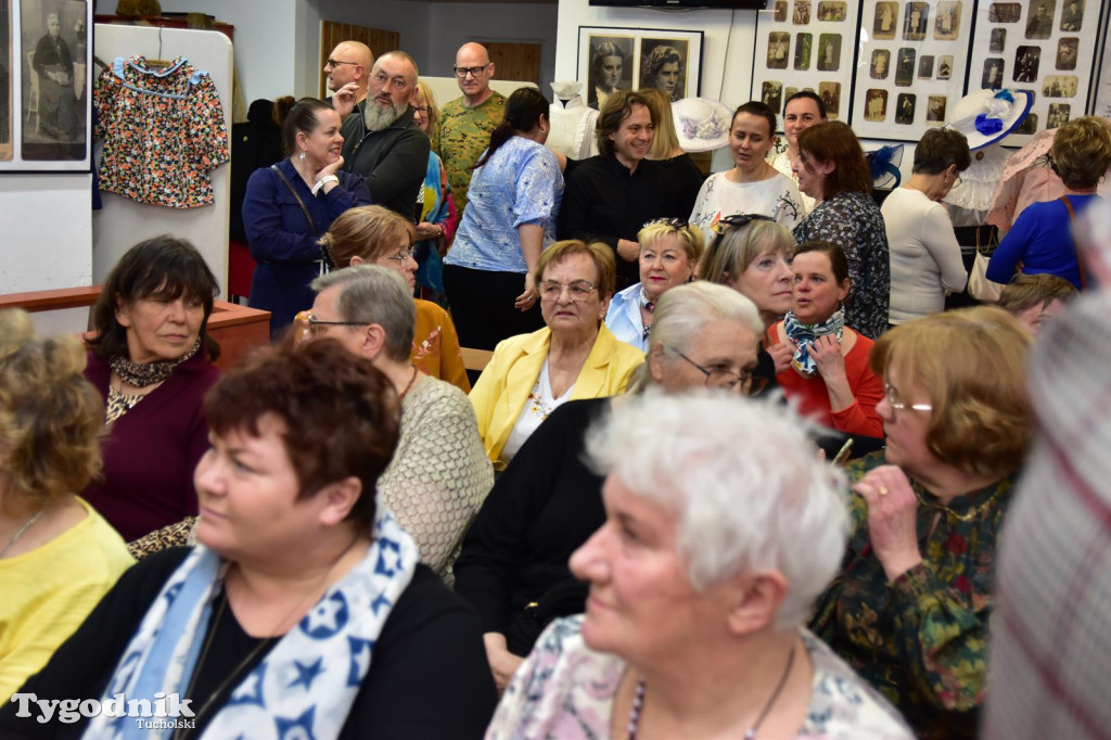 Wystawa o modzie  w Muzeum Borów Tucholskich
