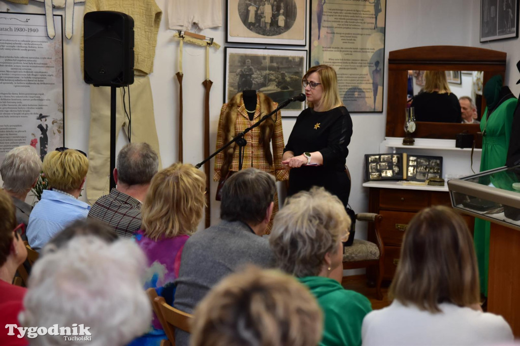 Wystawa o modzie  w Muzeum Borów Tucholskich