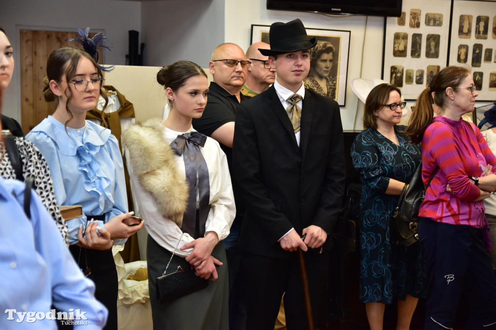 Wystawa o modzie  w Muzeum Borów Tucholskich