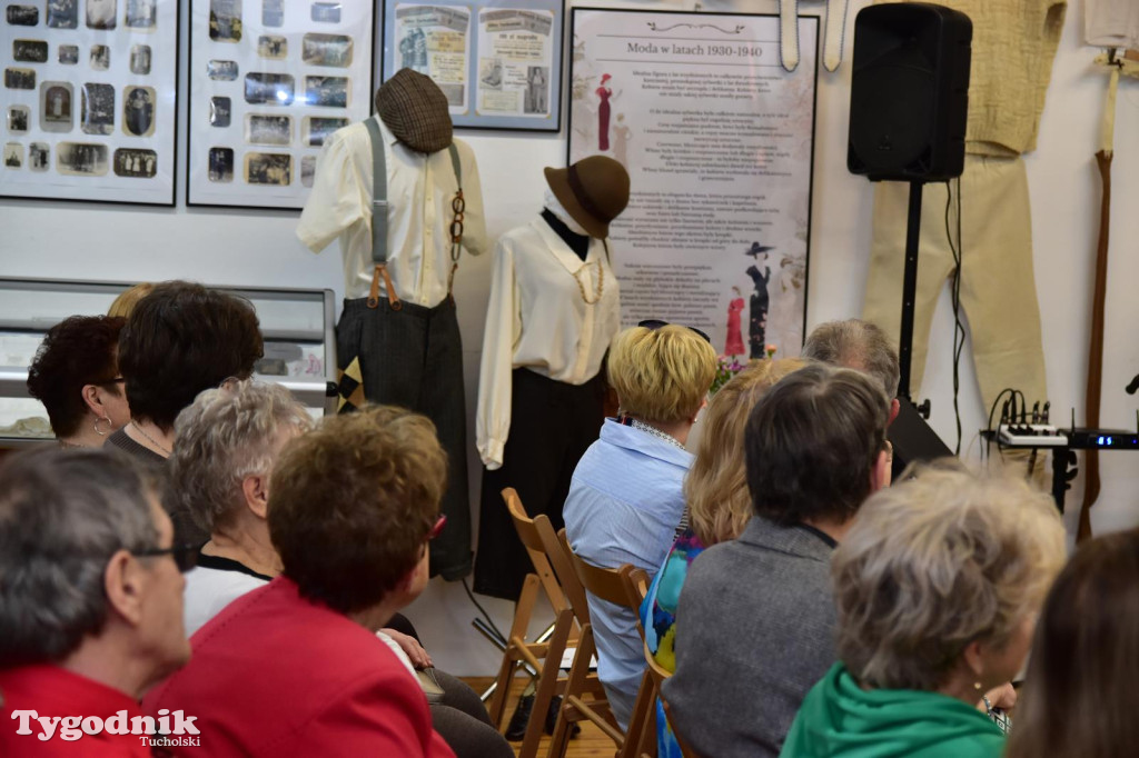 Wystawa o modzie  w Muzeum Borów Tucholskich