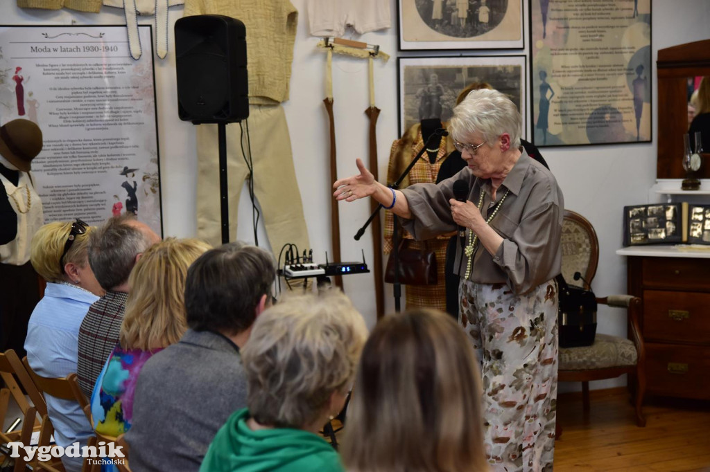 Wystawa o modzie  w Muzeum Borów Tucholskich