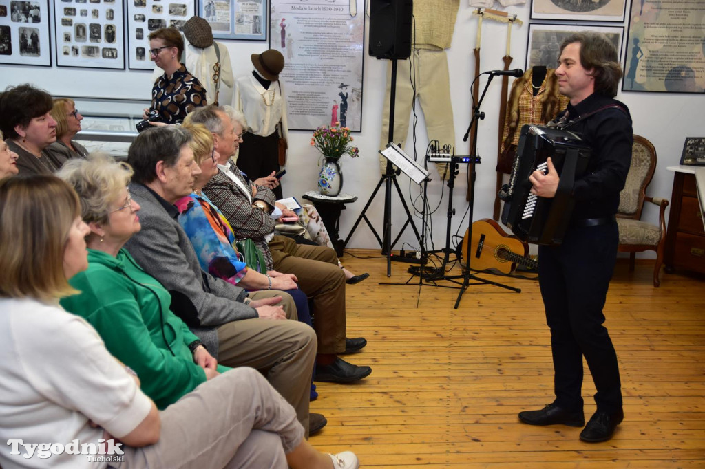 Wystawa o modzie  w Muzeum Borów Tucholskich