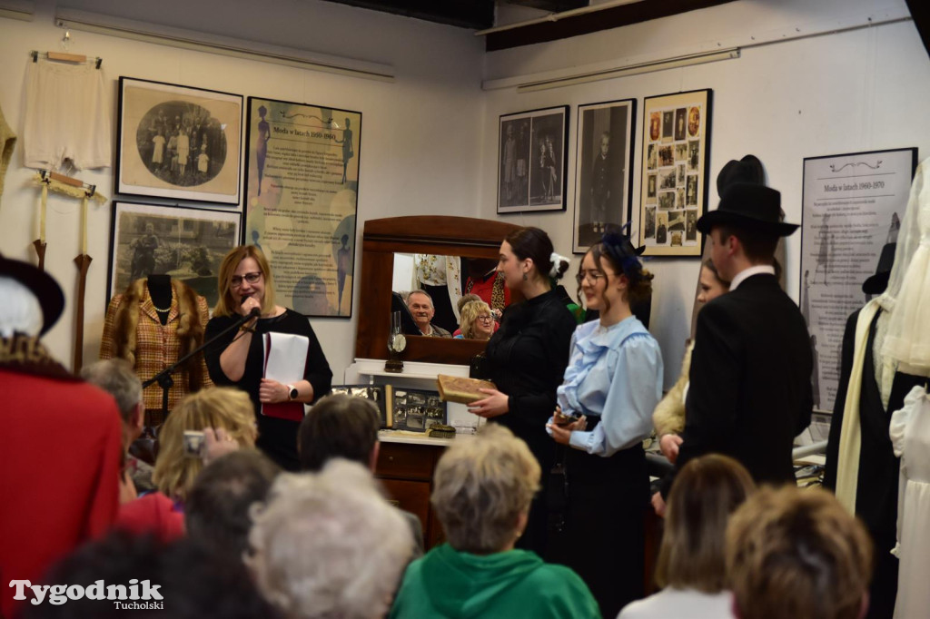 Wystawa o modzie  w Muzeum Borów Tucholskich