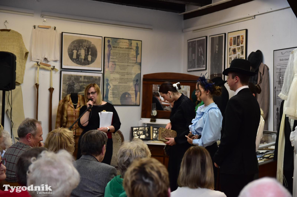 Wystawa o modzie  w Muzeum Borów Tucholskich