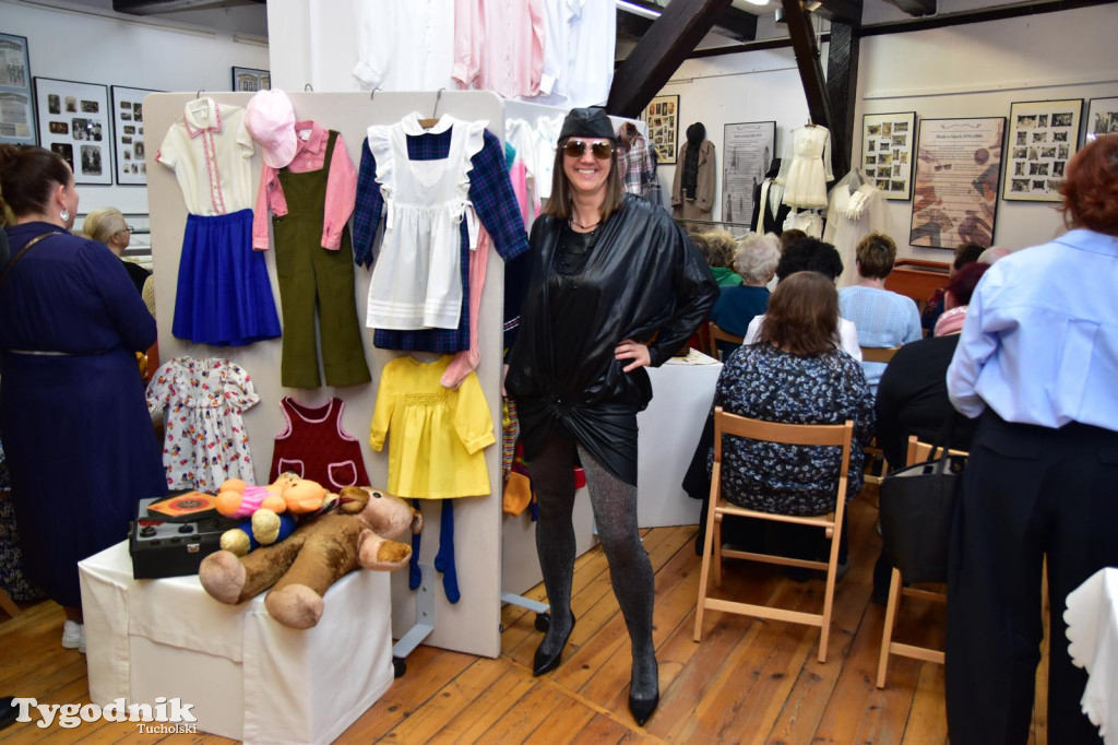 Wystawa o modzie  w Muzeum Borów Tucholskich