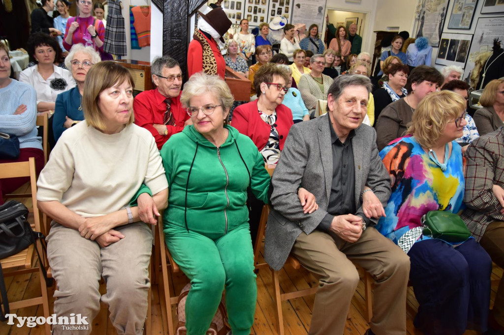 Wystawa o modzie  w Muzeum Borów Tucholskich