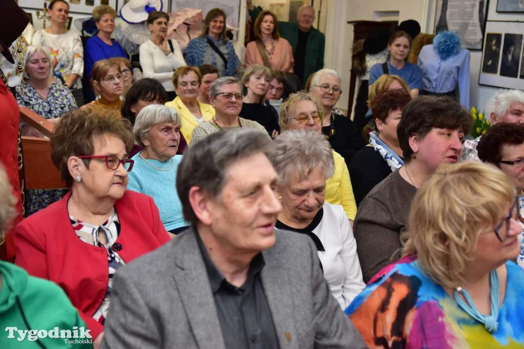 Wystawa o modzie  w Muzeum Borów Tucholskich