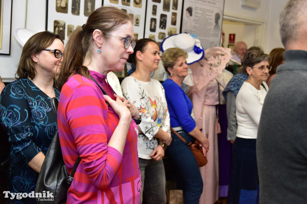 Wystawa o modzie  w Muzeum Borów Tucholskich