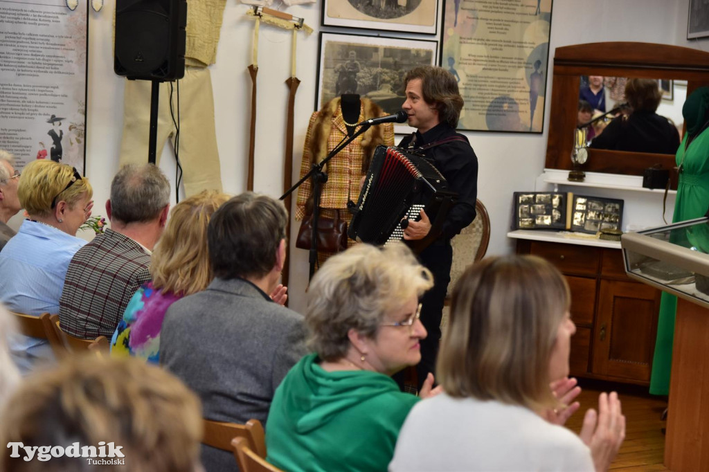 Wystawa o modzie  w Muzeum Borów Tucholskich