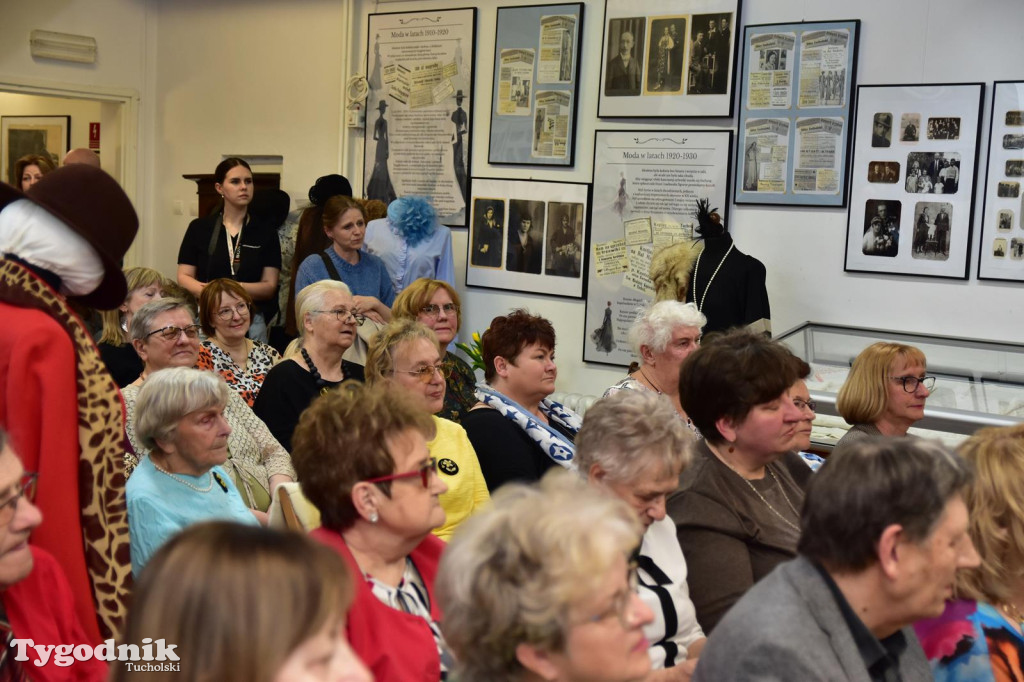 Wystawa o modzie  w Muzeum Borów Tucholskich