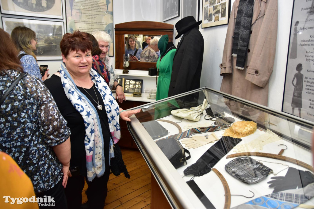 Wystawa o modzie  w Muzeum Borów Tucholskich