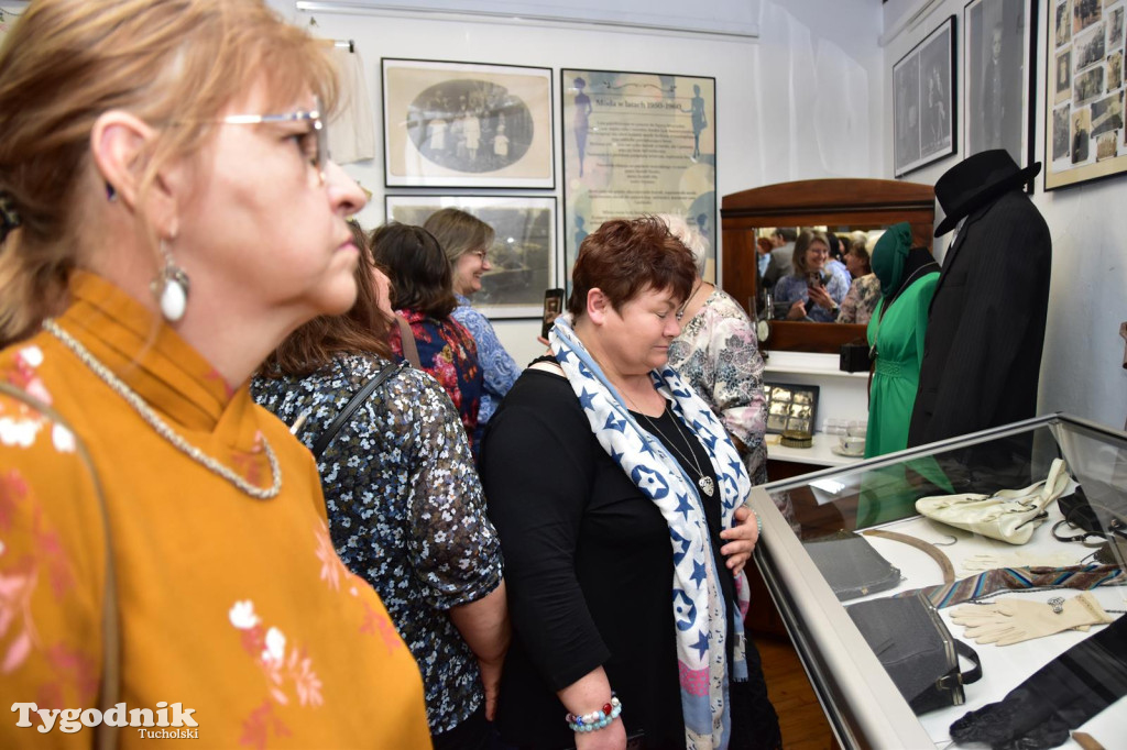 Wystawa o modzie  w Muzeum Borów Tucholskich