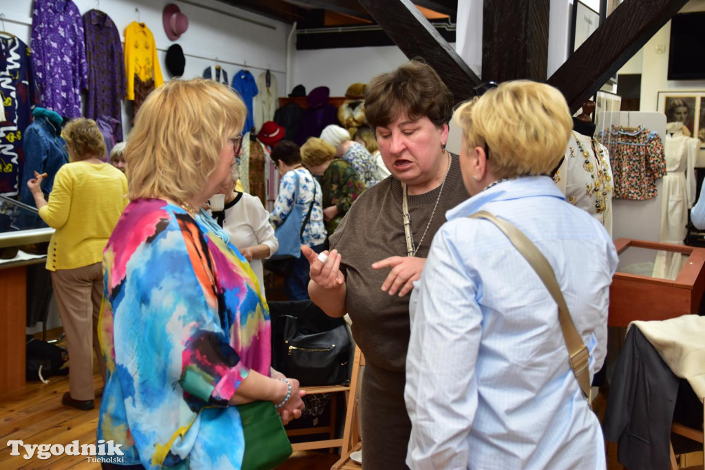 Wystawa o modzie  w Muzeum Borów Tucholskich