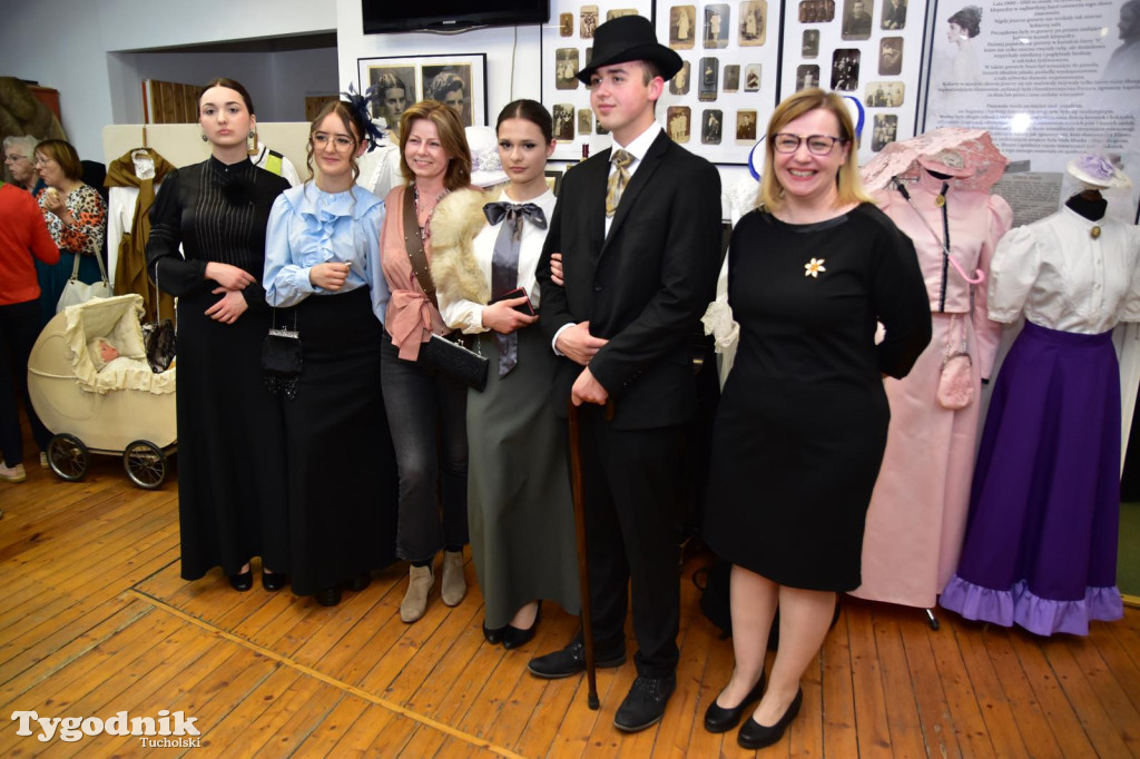 Wystawa o modzie  w Muzeum Borów Tucholskich